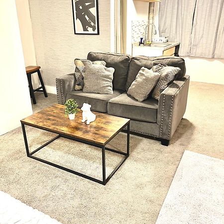 Two Bedroom Villa Studio With Fireplace & Living Room Detroit Kültér fotó