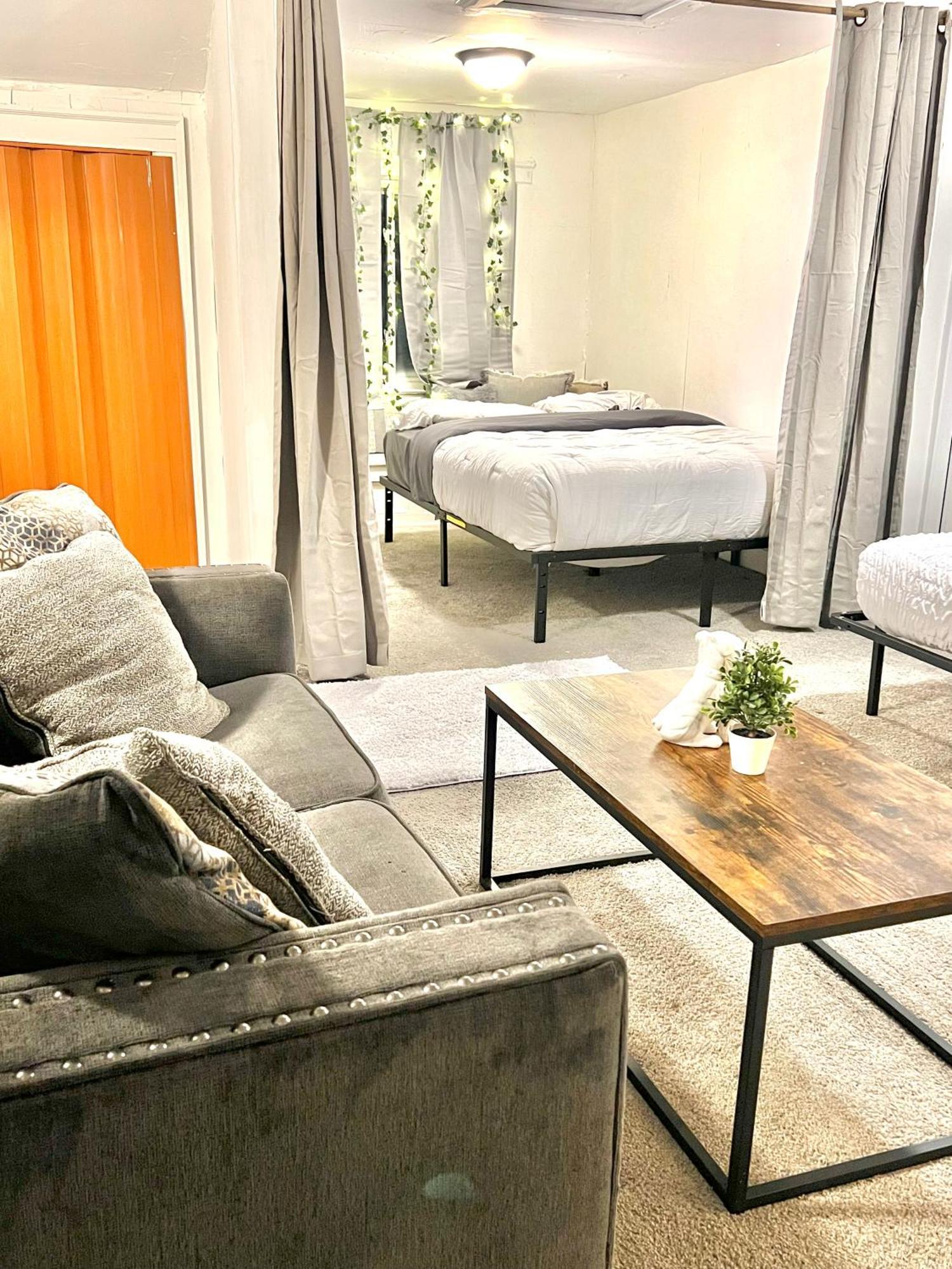 Two Bedroom Villa Studio With Fireplace & Living Room Detroit Kültér fotó