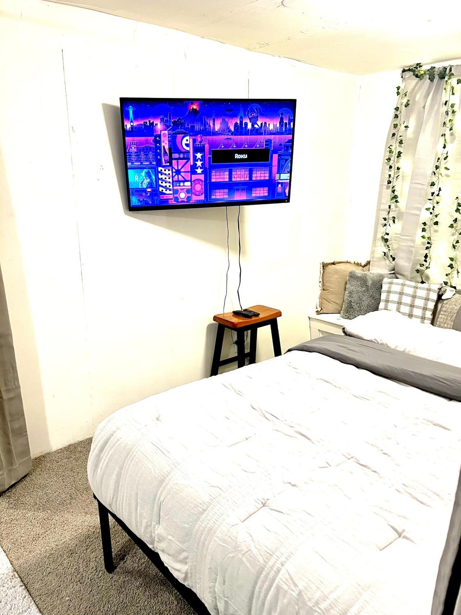 Two Bedroom Villa Studio With Fireplace & Living Room Detroit Kültér fotó