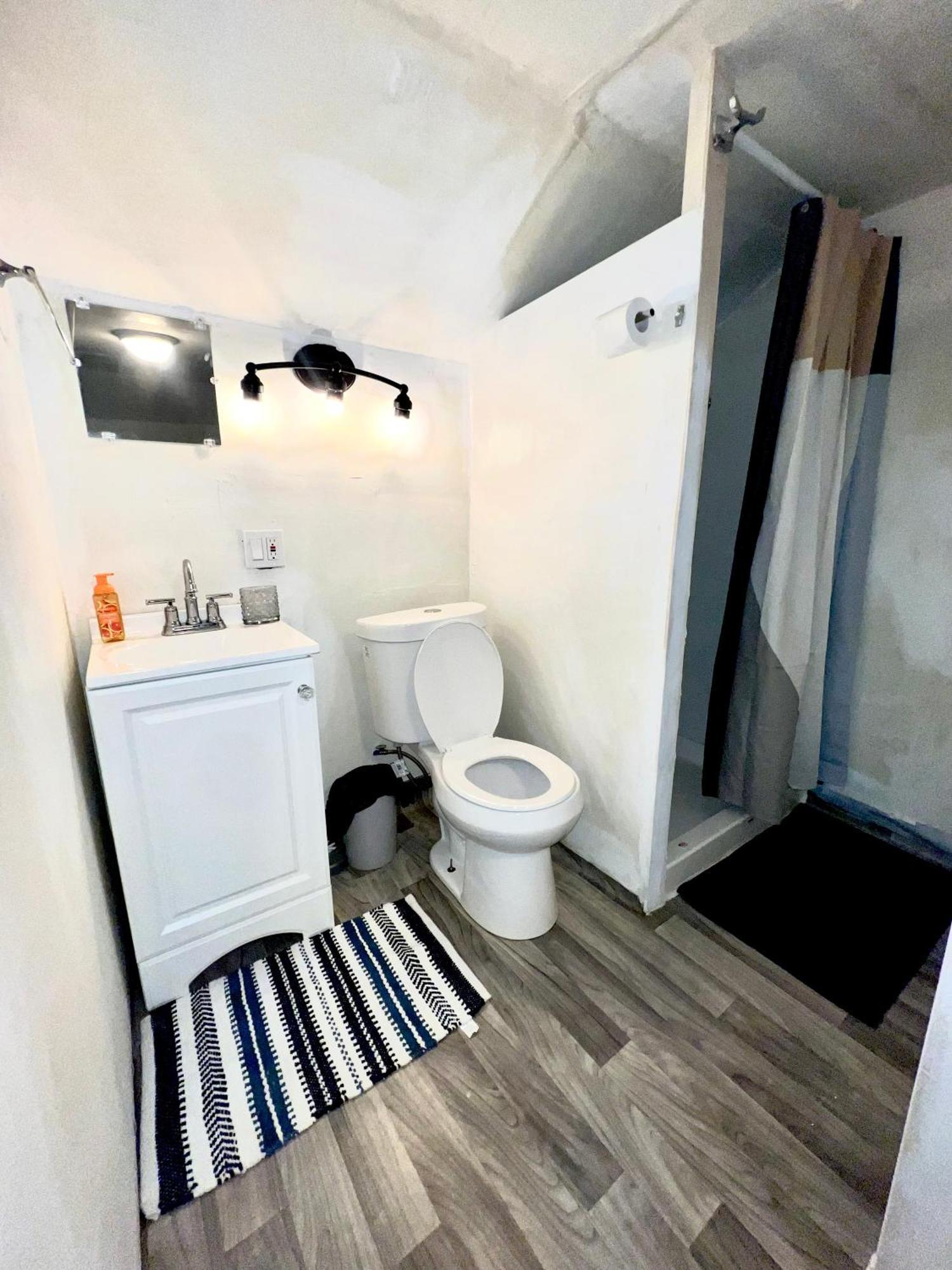 Two Bedroom Villa Studio With Fireplace & Living Room Detroit Kültér fotó